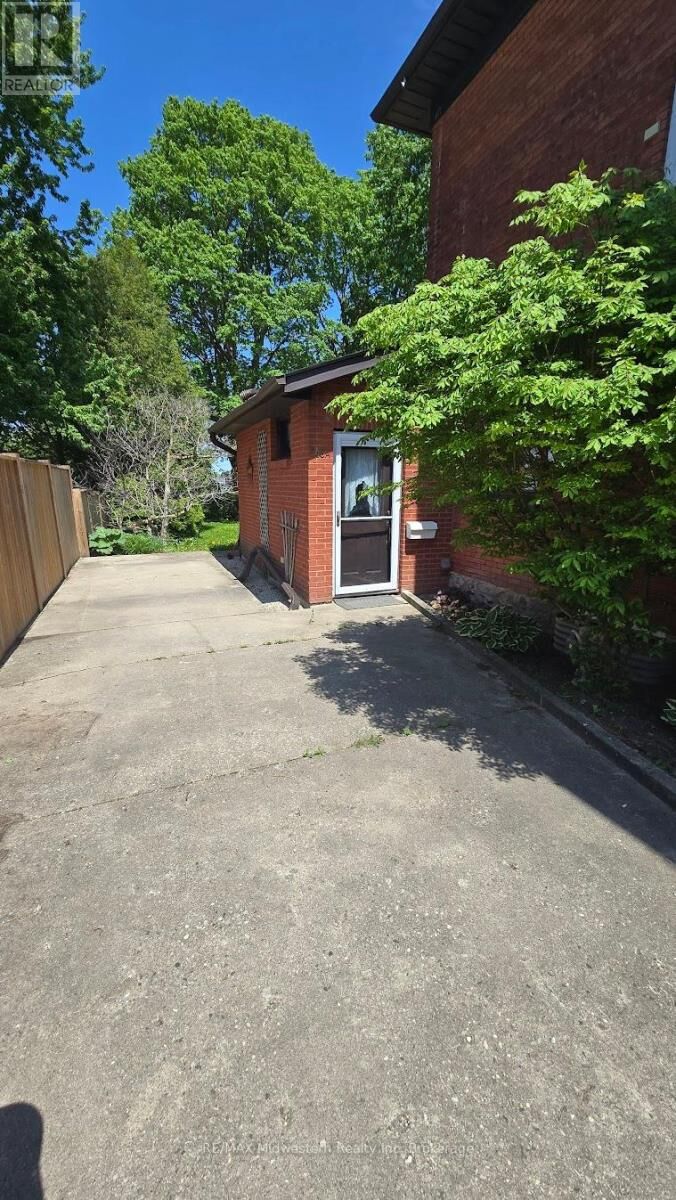 Property Photo: 545 Inkerman Street East 2 ON N4W 2N8