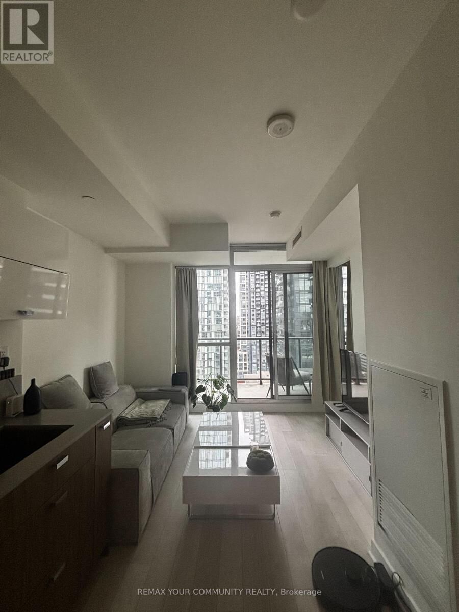 Property Photo:  290 Adelaide Street West 2102  ON M5V 0P3 
