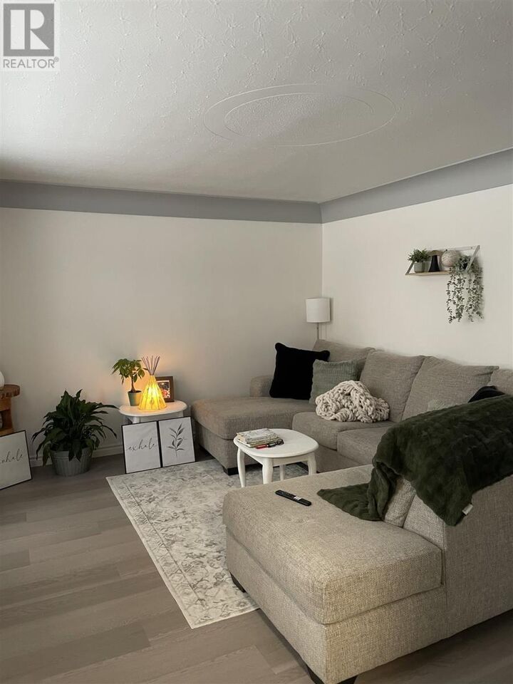 Property Photo:  35 Wallace Ter  ON P6C 1K2 