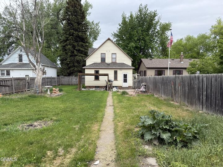 Property Photo:  526 3rd Street SW  ND 58401 