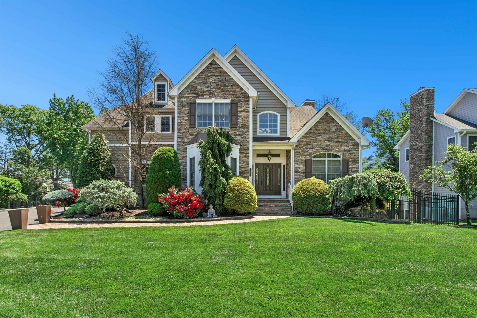 Property Photo:  1 Hartman Ct  NJ 07066 