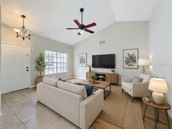 Property Photo:  925 Old Mail Lane  FL 32773 