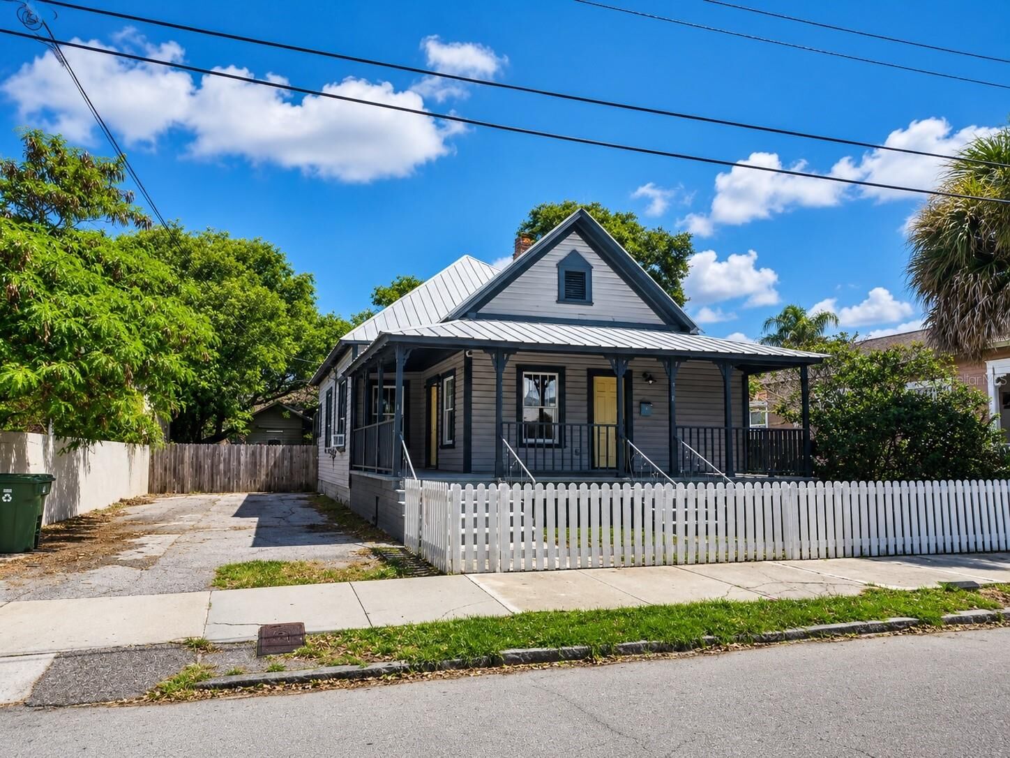 Property Photo: 908 E 20th Avenue FL 33605