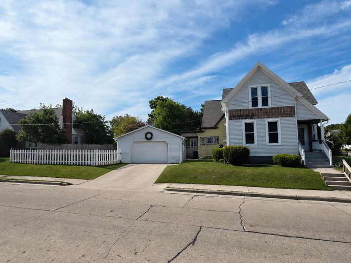 Property Photo: 1333 Clara Ave WI 53081