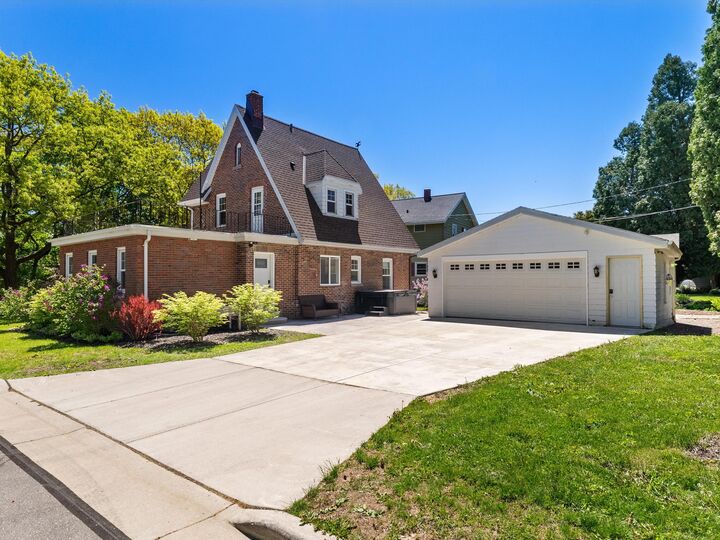 Property Photo:  605 East Riverside Dr  WI 53044 