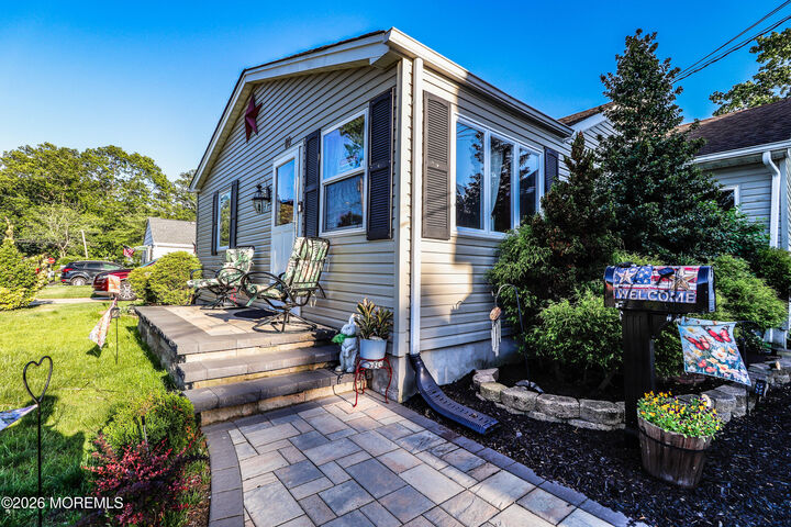 Property Photo:  80 Elm Street  NJ 08884 