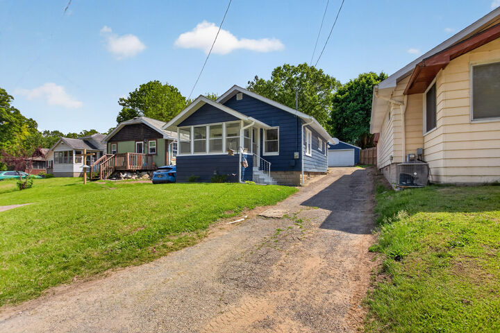 Property Photo: 131 Park Drive MI 49203