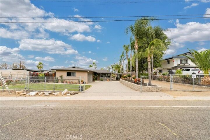 Property Photo: 251 7th CA 92860