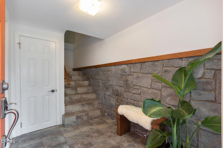 Property Photo:  3866 Udell Court  CA 90027 