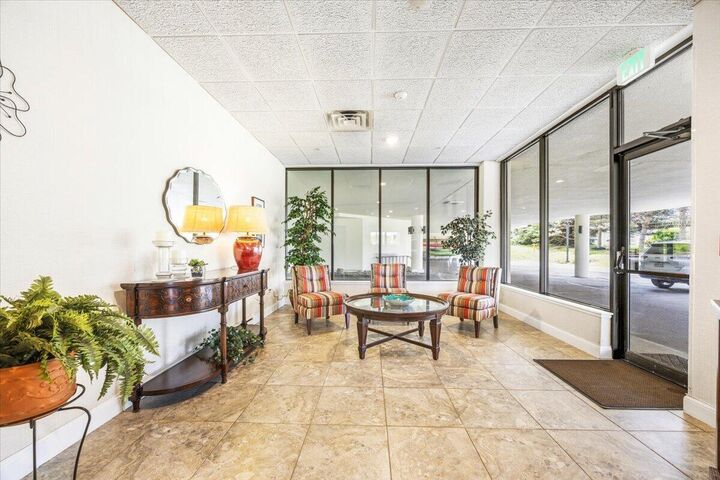 Property Photo:  215 E Grand Avenue 404  ME 04064 