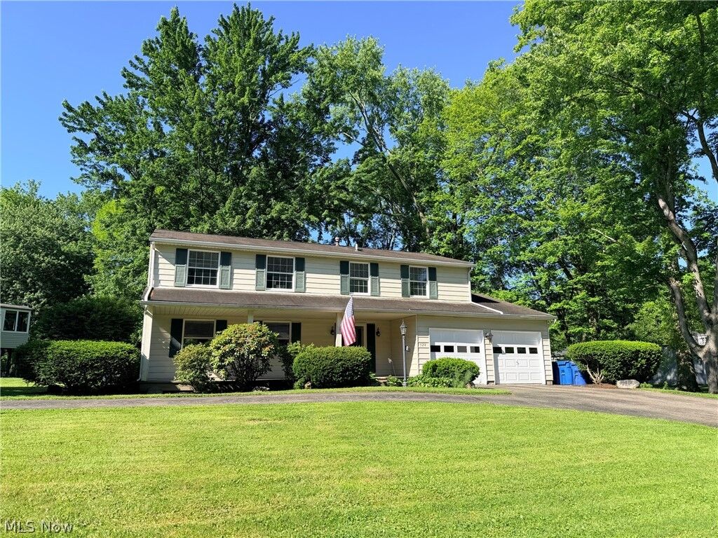 Property Photo:  520 Heatherwood Drive SE  OH 44484 