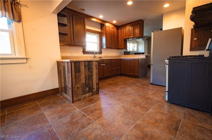 Property Photo:  1564 Cascade  OH 44511 