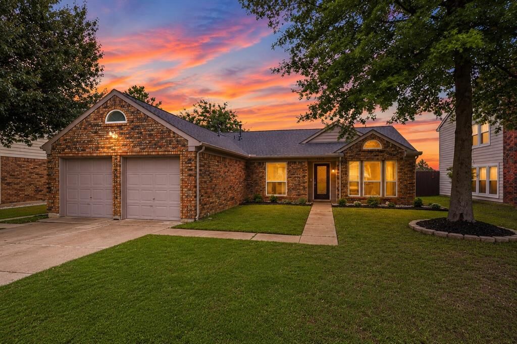Property Photo:  5328 Colonial Drive  TX 75028 