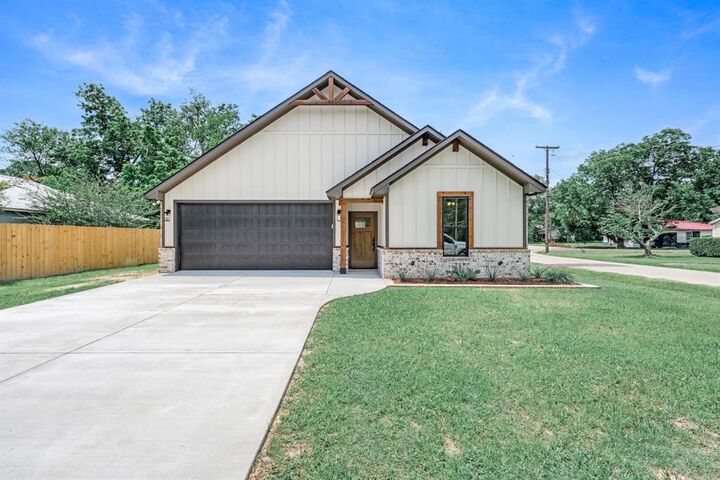 Property Photo: 213 Turman Street TX 75773