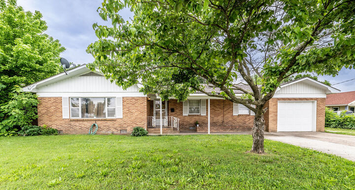 Property Photo:  410 W Olive Street  AR 72756 