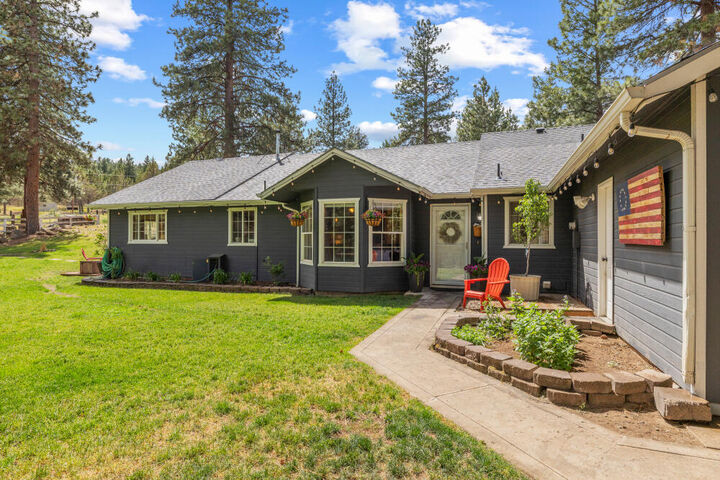 Property Photo:  16320 Hillcrest Road  OR 97603 