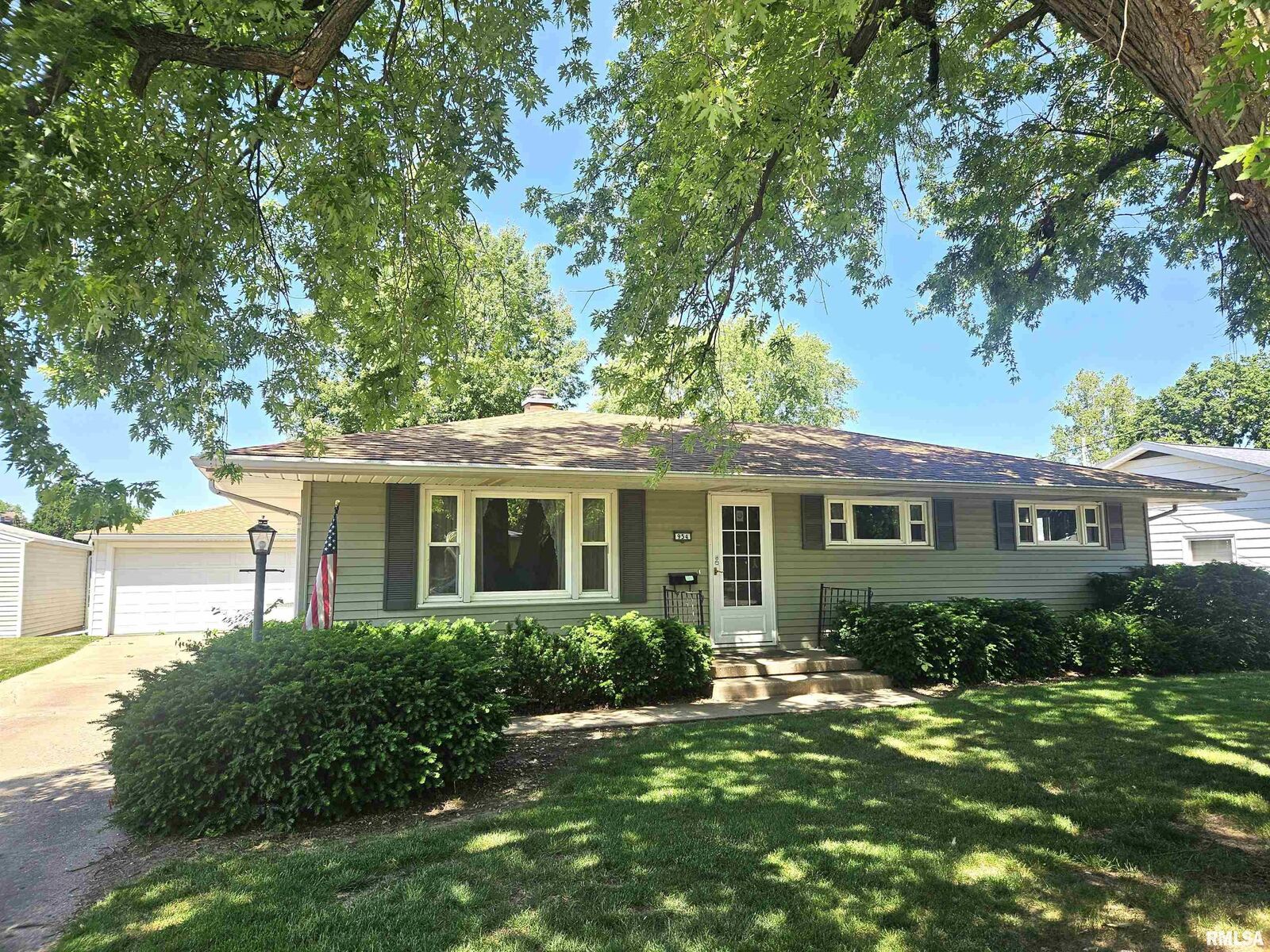 Property Photo:  954 Hawkinson Avenue  IL 61401 
