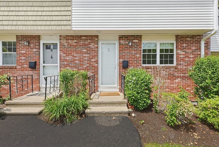 Property Photo:  5 Bayberry Circle 5  MA 02054 
