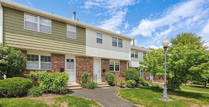 Property Photo:  5 Bayberry Circle 5  MA 02054 