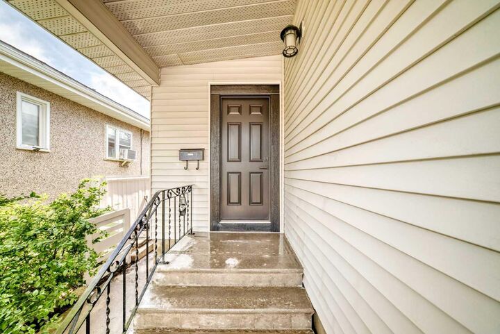 Property Photo: 1635 24 Avenue NW AB T2M 1Y7
