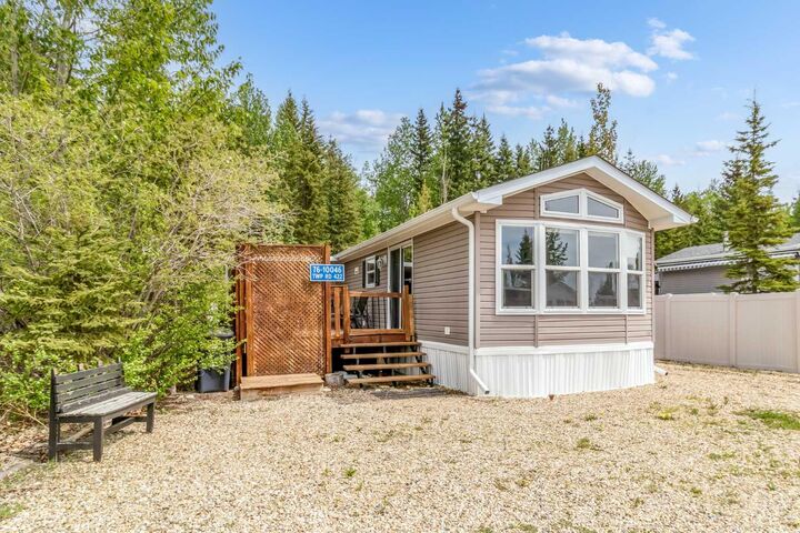 Property Photo: 10046 Township Road 422 76A AB T0C 2J0