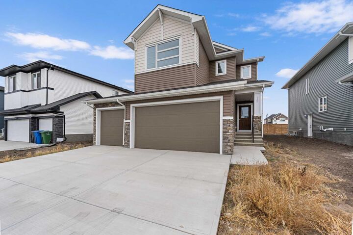 Property Photo: 72 Dawson Wharf Mount AB T1X 2X6