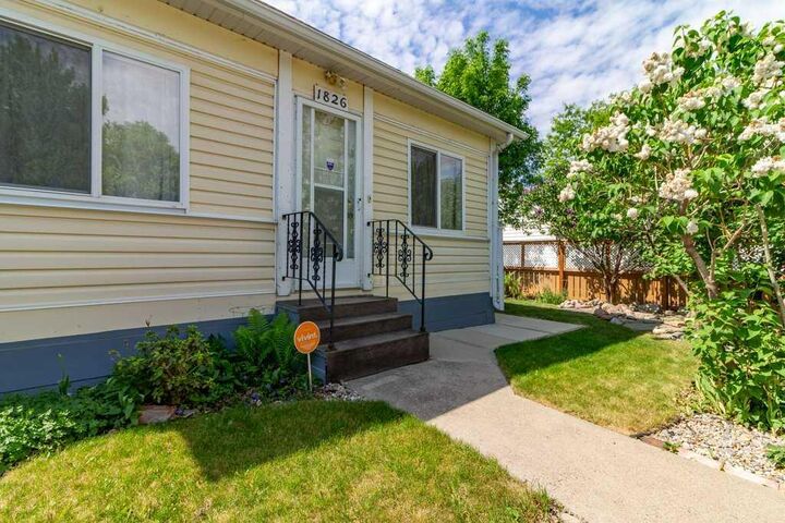 Property Photo: 1826 5 Avenue N AB T1H 0N3