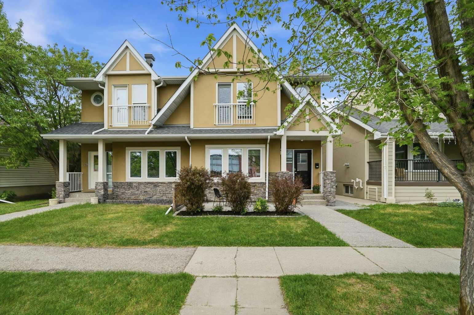 Property Photo:  226 11 Avenue NW  AB T2M 0A2 