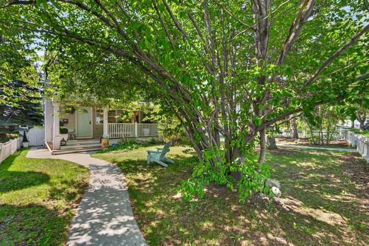 Property Photo: 2275 Flanders Avenue SW AB T2T 5K9