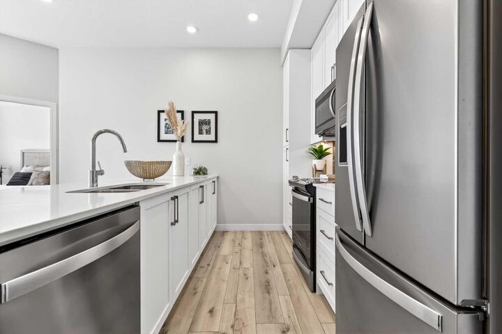 Property Photo:  255 Les Jardins Park SE 423  AB T2C 5W9 