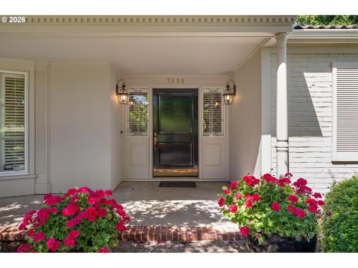 Property Photo:  7535 SW Montclair Dr  OR 97225 