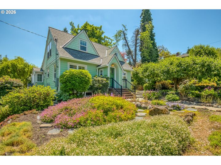Property Photo:  412 Jackson St  OR 97045 