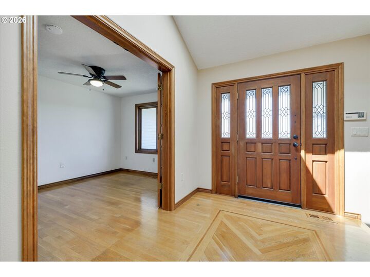 Property Photo:  2105 Bridle Way  OR 97068 