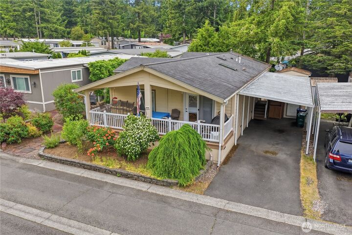 Property Photo:  18425 NE 95th Street 186  WA 98052 