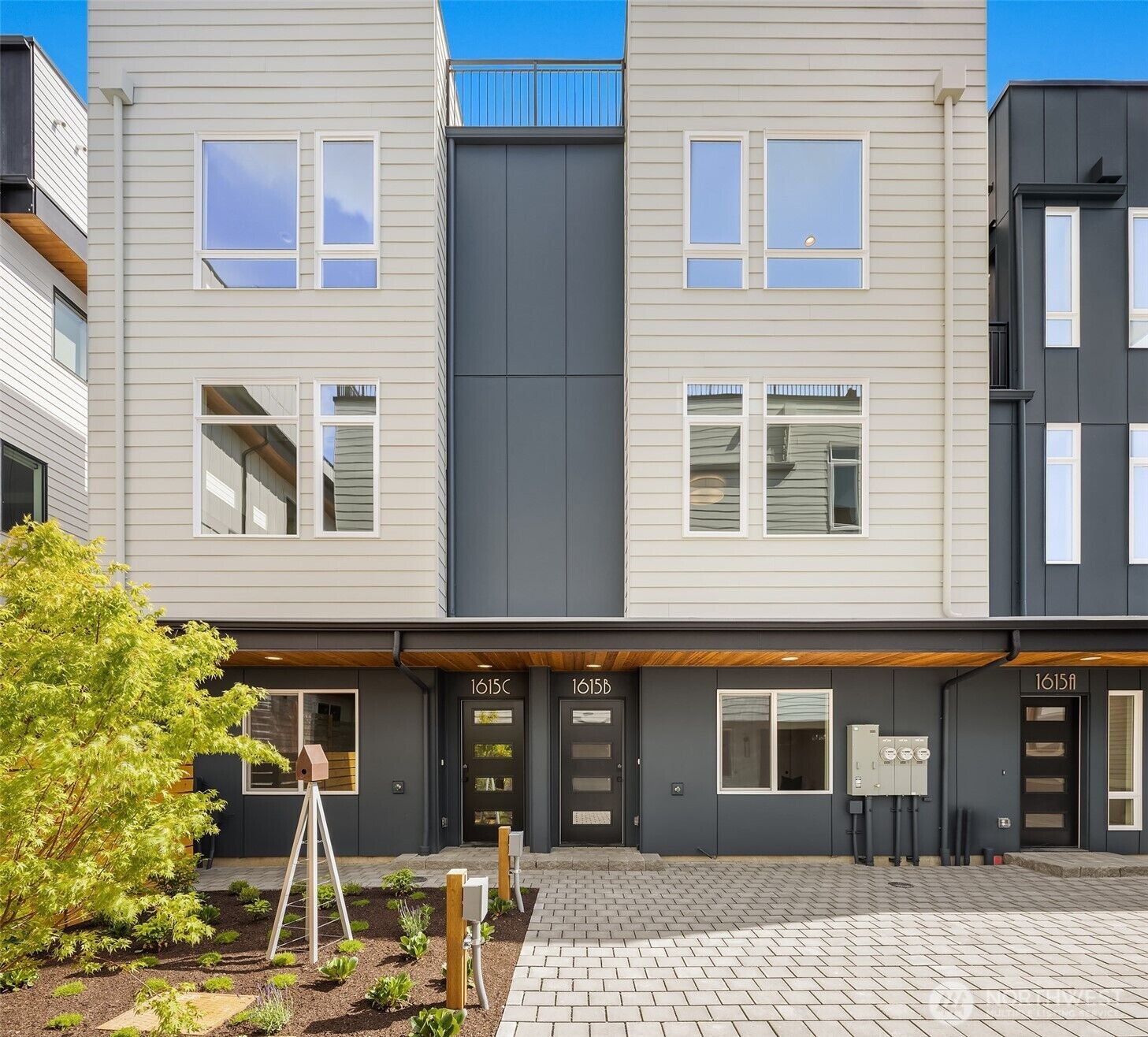 Property Photo: 1615 N 50th Street C WA 98103