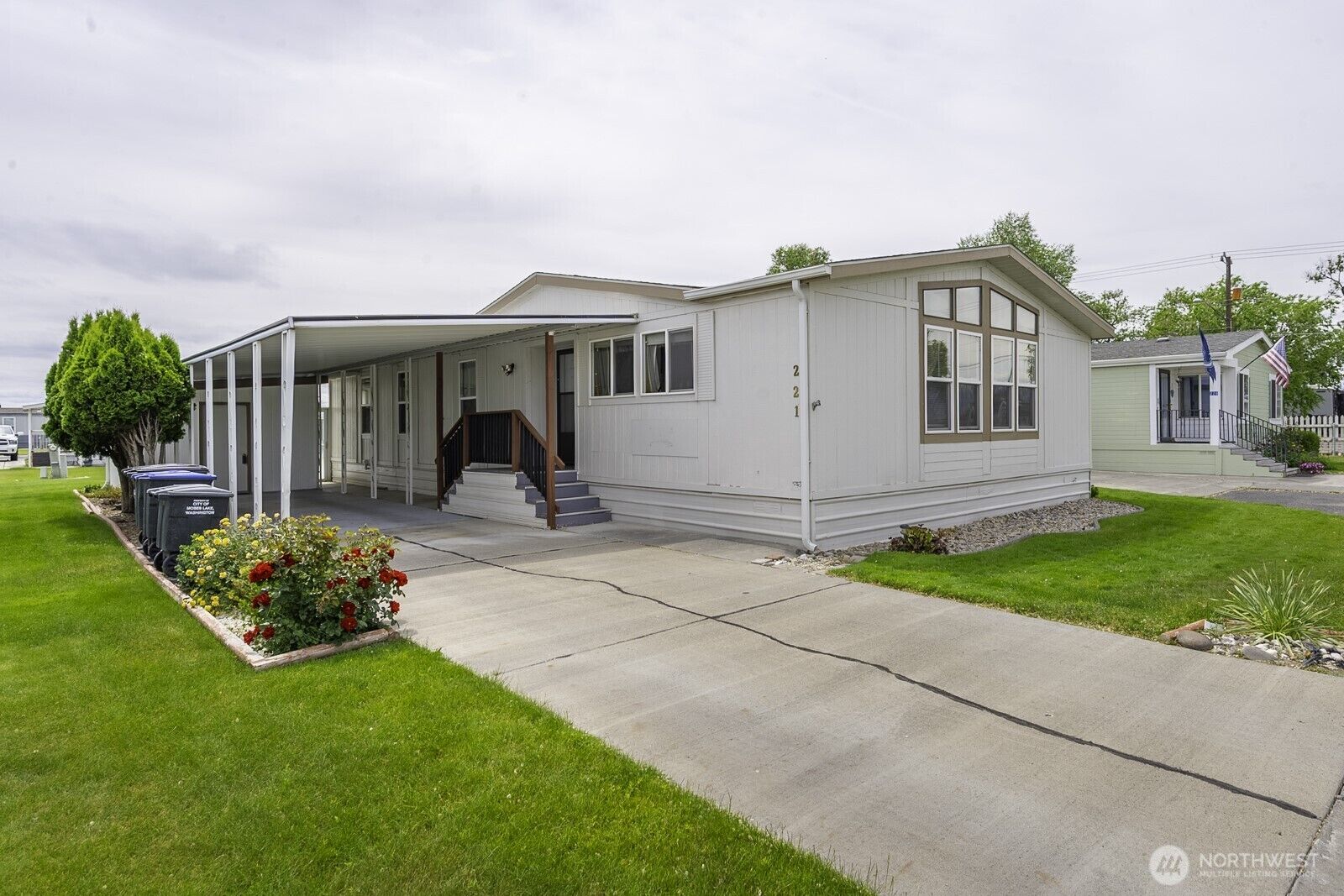 Property Photo:  2240 W Broadway Avenue 221  WA 98837 