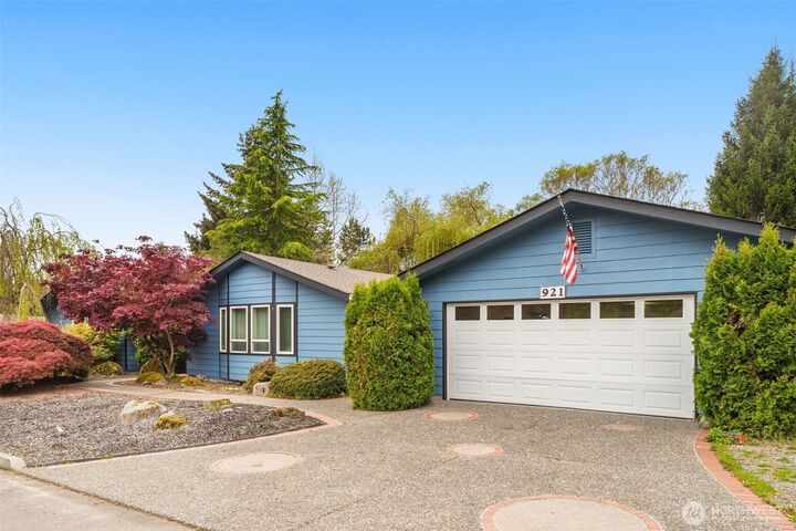 Property Photo: 921 241st Place SW WA 98021