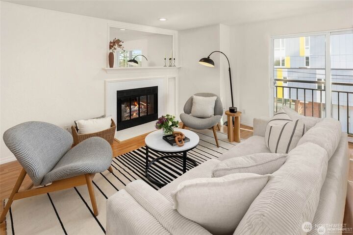 Property Photo: 5901 Phinney Avenue N 302 WA 98103