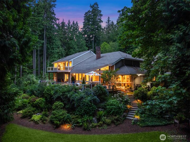 Property Photo: 4560 Island Avenue WA 98110