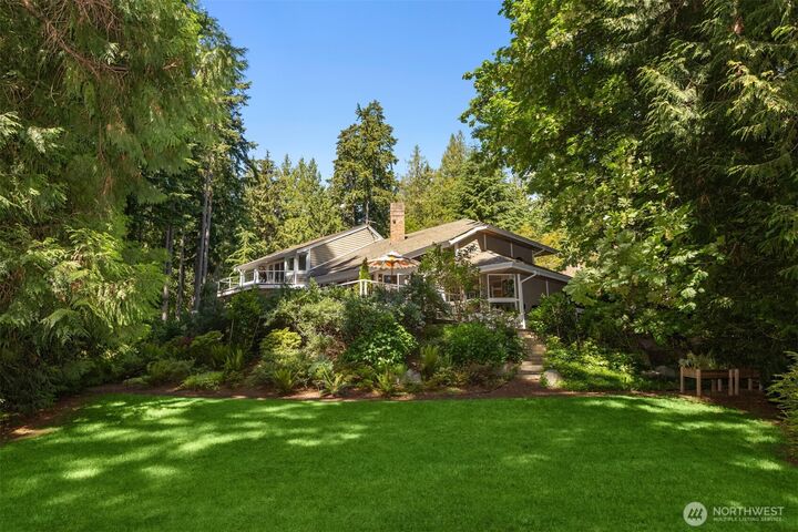Property Photo: 4560 Island Avenue WA 98110