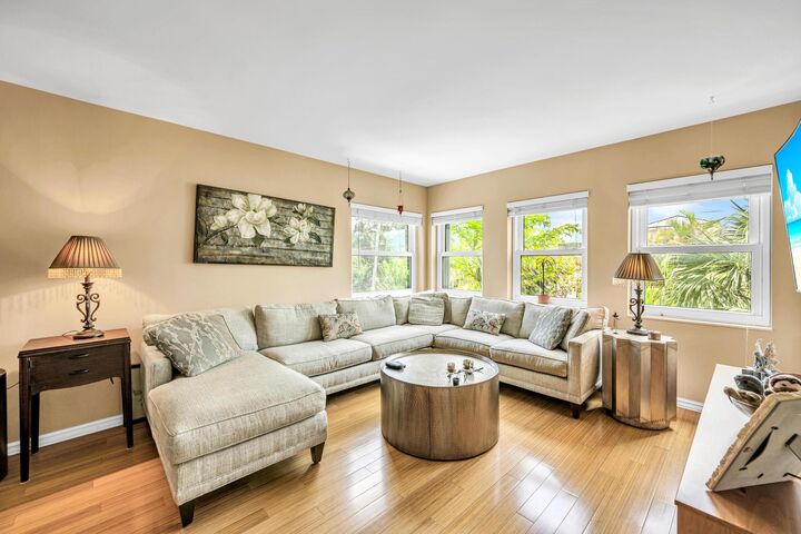 Property Photo: 615 NE 12th Avenue 312 FL 33304
