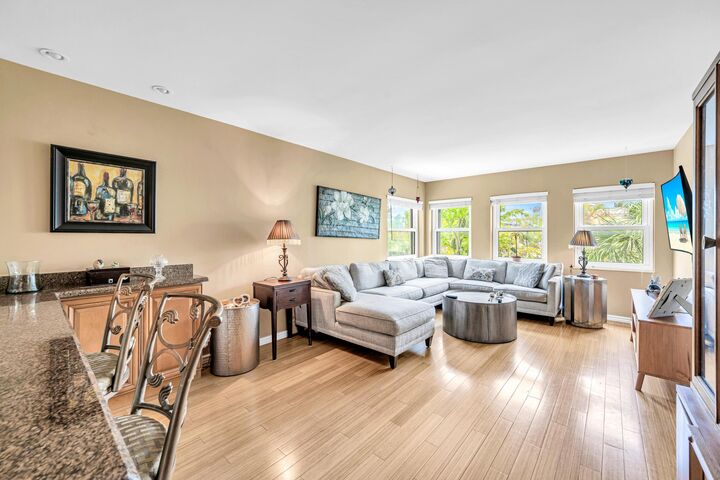 Property Photo: 615 NE 12th Avenue 312 FL 33304