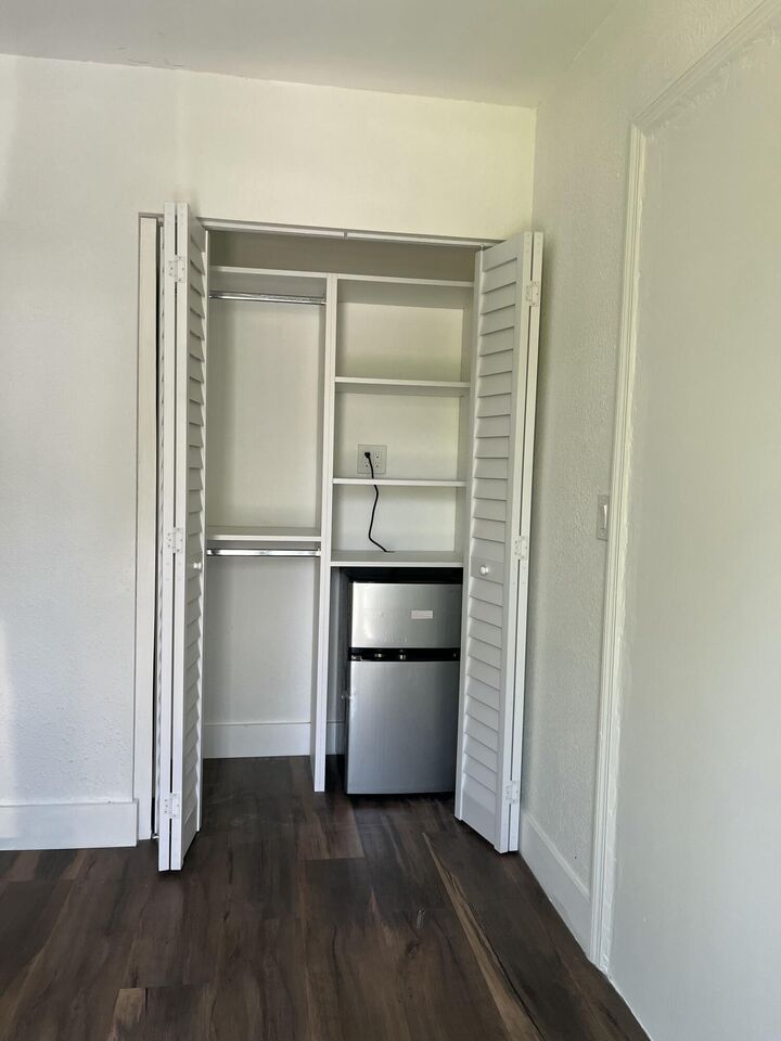 Property Photo: 2300 NW 6th Street 2 FL 33311