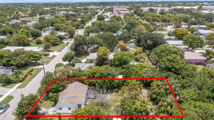 Property Photo:  229 SW 4th Avenue  FL 33444 