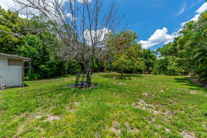 Property Photo:  229 SW 4th Avenue  FL 33444 