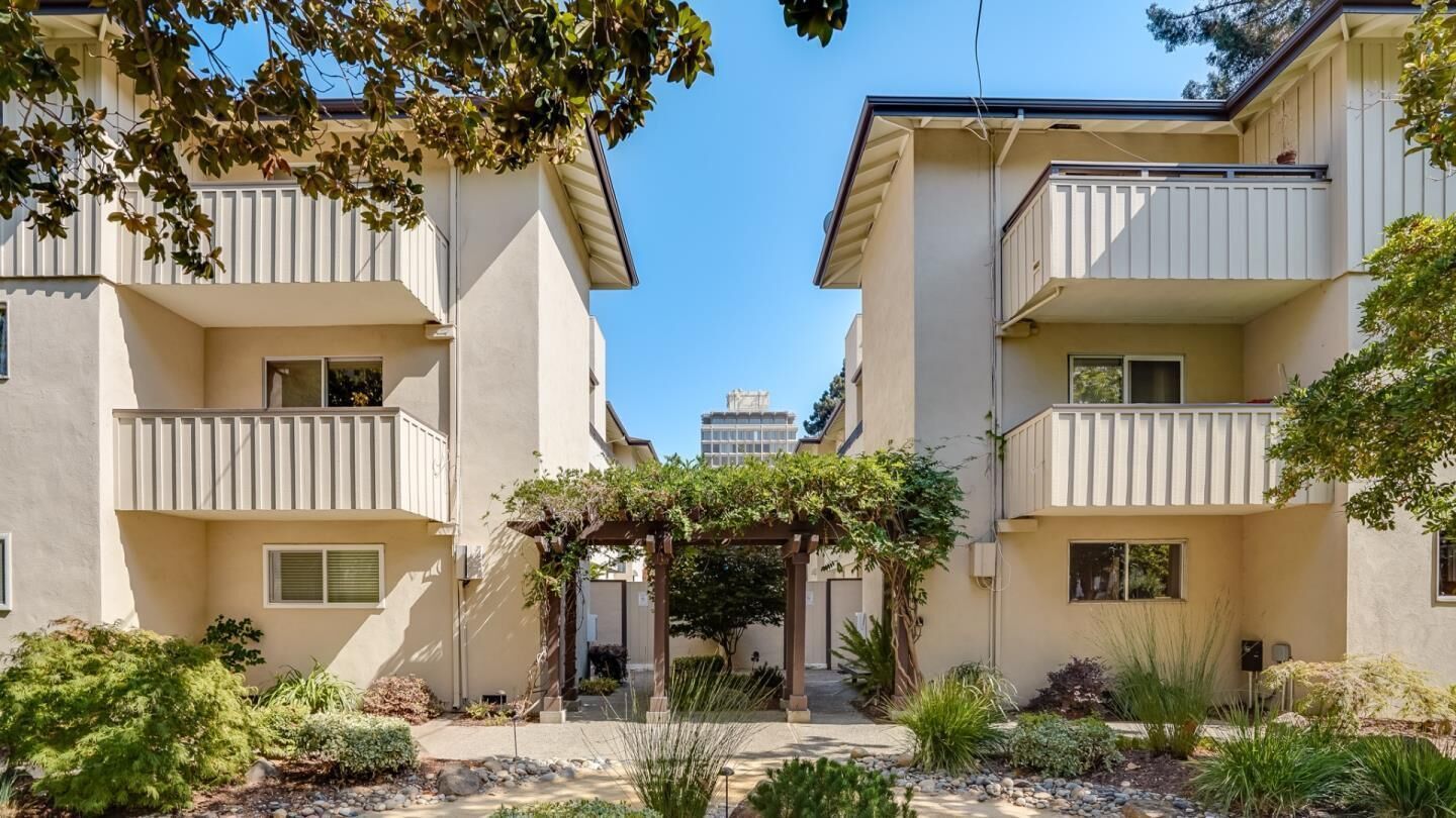 Property Photo:  518 Everett Avenue A  CA 94301 