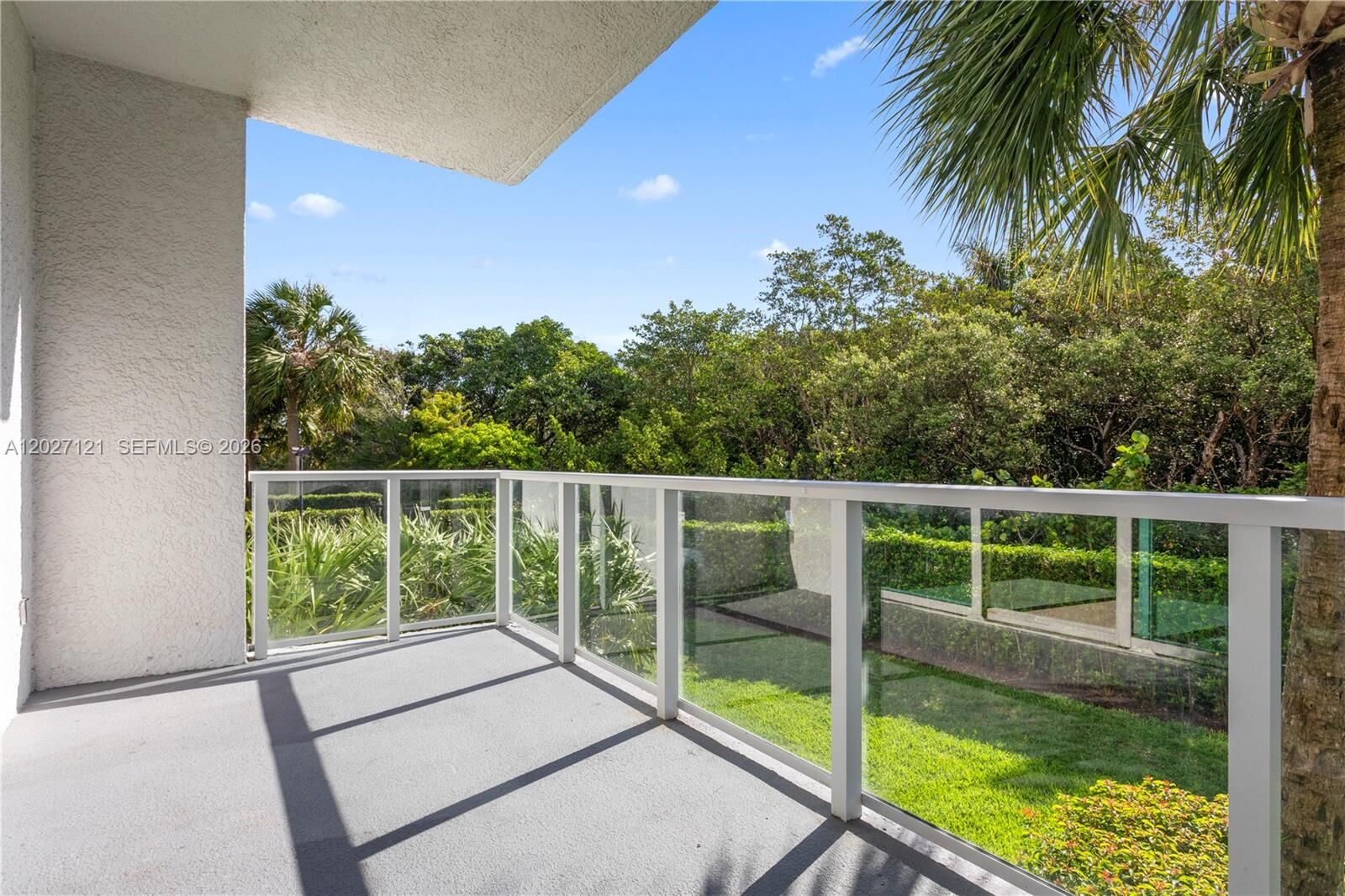 Property Photo: 15051 Royal Oaks Ln 101 FL 33181