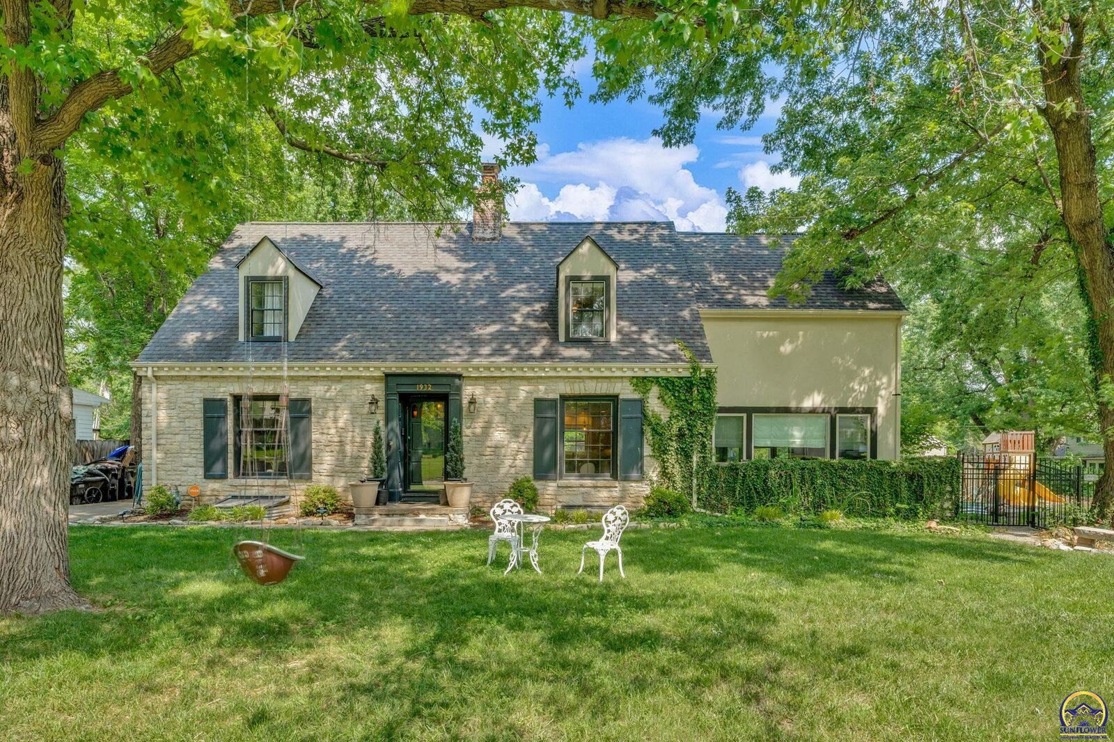 Property Photo:  1932 SW Westwood Dr  KS 66604 