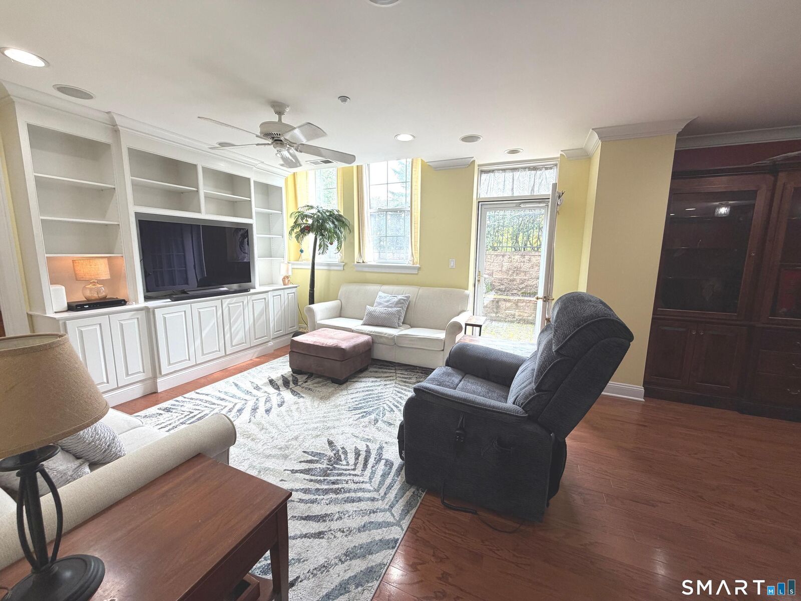 Property Photo:  30 Schoolhouse Drive 105  CT 06110 