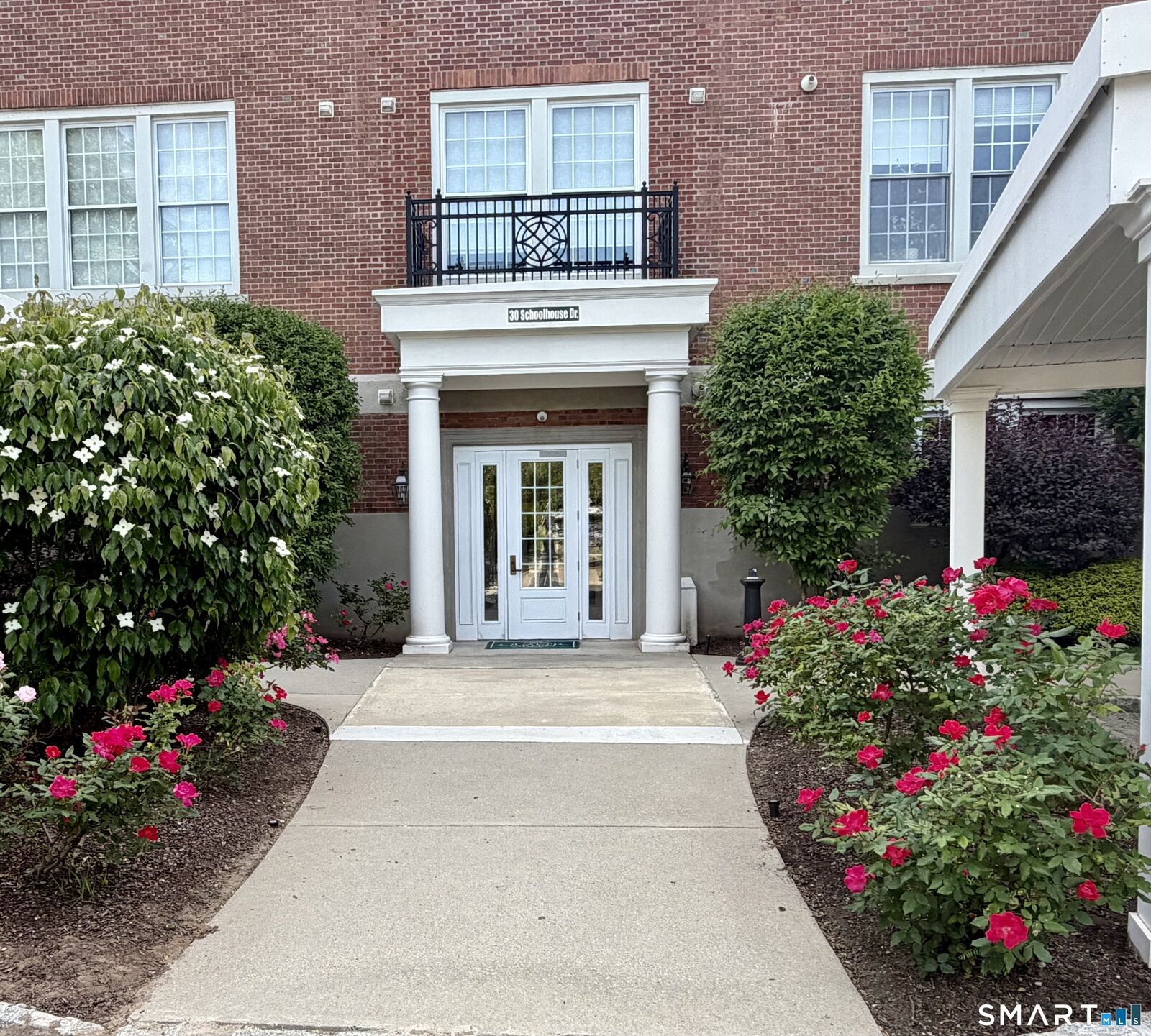 Property Photo: 30 Schoolhouse Drive 105 CT 06110